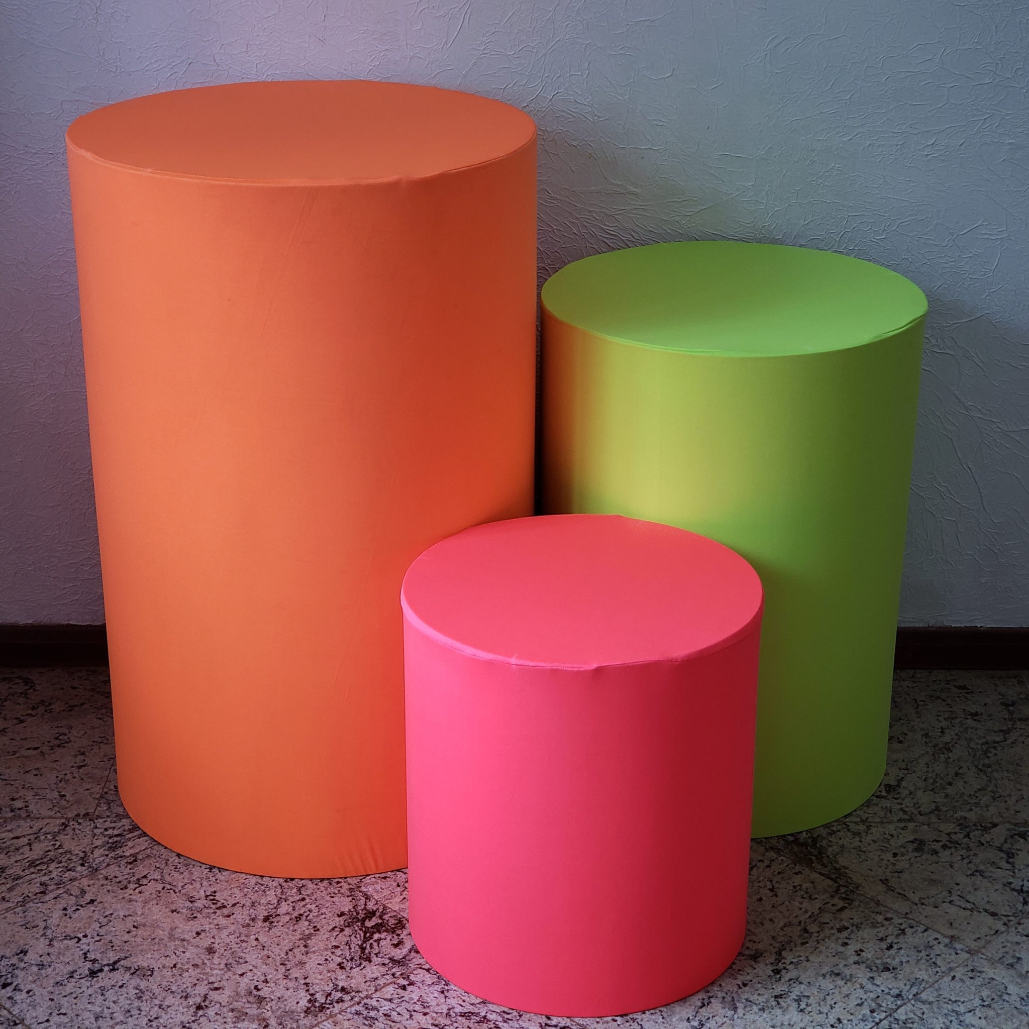 Trio mesas cilindro capa Neon Laranja Amarelo Rosa Locação