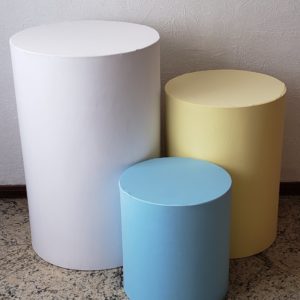 Trio mesas cilindro com capa cores Candy