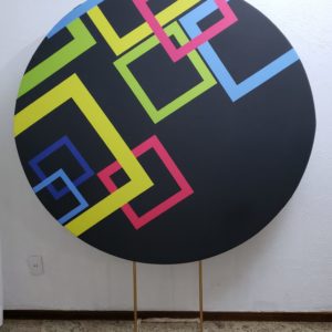 Suporte Redondo com Tecido Sublimado Neon Geométrico