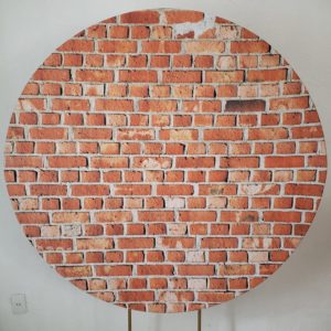 Suporte Redondo com Tecido Sublimado textura Tijolo