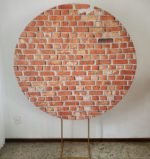 Suporte Redondo com Tecido Sublimado textura Tijolo