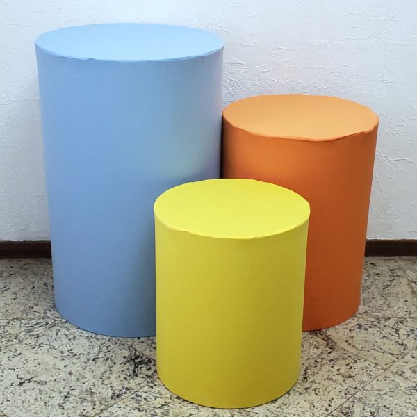 Trio mesas cilindro com capa cores Azul/Laranja/Amarelo
