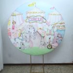 Suporte Redondo com Tecido Sublimado Circo Rosa