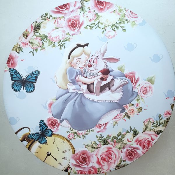 Suporte Redondo com Tecido Sublimado Alice no País das Maravilhas Suporte Redondo com Tecido Sublimado Alice no País das Maravilhas