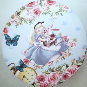 Suporte Redondo com Tecido Sublimado Alice no País das Maravilhas