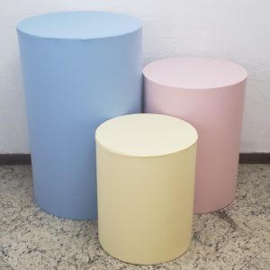 Trio mesas cilindro com capa cores Azul/Rosa/Amarelo