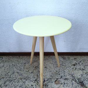 Mesa Redonda Pé Palito M com Capa Amarelo Claro