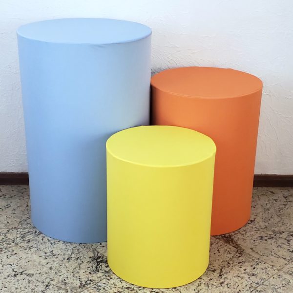 Trio mesas cilindro com capa cores Azul Claro/Laranja/Amarelo Trio mesas cilindro com capa cores Azul Claro/Laranja/Amarelo
