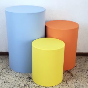 Trio mesas cilindro com capa cores Azul Claro/Laranja/Amarelo