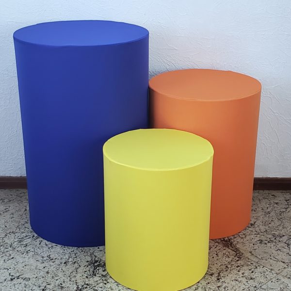 Trio mesas cilindro com capa cores Azul Royal/Laranja/Amarelo