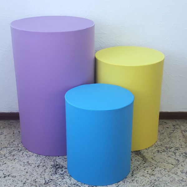 Trio mesas cilindro com capa cores Lilás/Amarelo/Azul Turquesa Trio mesas cilindro com capa cores Lilás/Amarelo/Azul Turquesa
