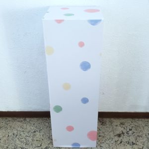 Mesa Cubo Fechado Pedestal Alta com capa Poá Colorido