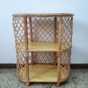 Aparador Estante Oval em Vime