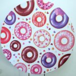 Suporte Redondo com Tecido Sublimado Donuts (Locação)