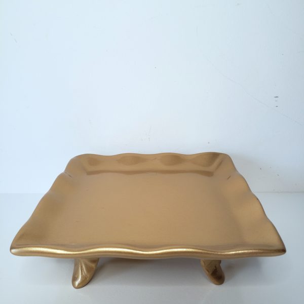 Bandeja Quadrada Babado Cerâmica Dourado Bandeja Quadrada Babado Cerâmica Dourado