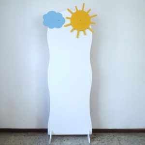 Painel Branco com Sol e Nuvem