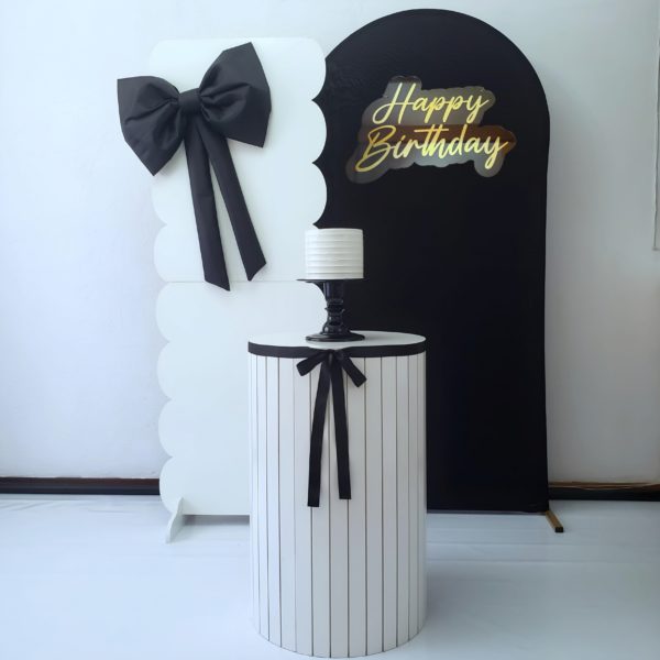 Festa Pocket Minimalista Preto e Branco com Laço (Locação) Festa Pocket Minimalista Preto e Branco com Laço (Locação)