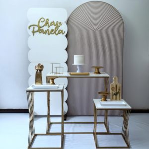 Festa Pocket Chá de Panela Dourado e Branco com Mesas Cubo (Locação)