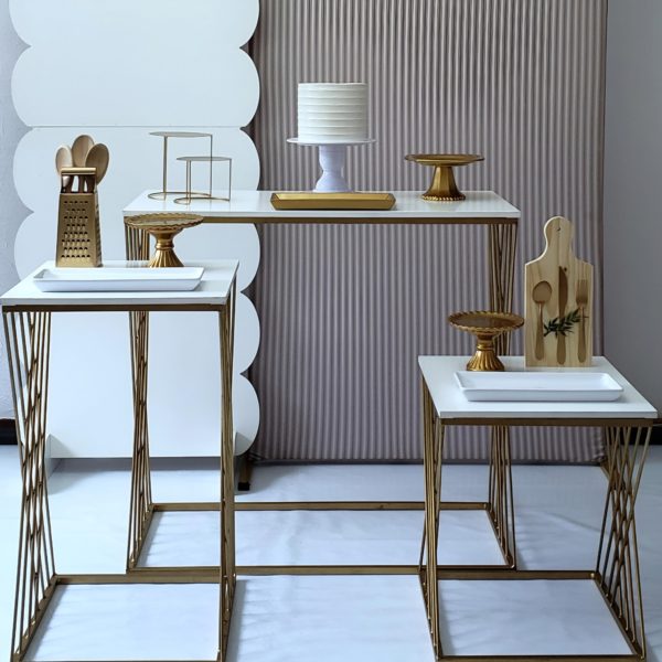 Festa Pocket Chá de Panela Dourado e Branco com Mesas Cubo (Locação)