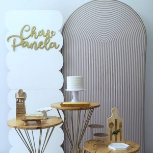 Festa Pocket Chá de Panela Dourado e Branco com Mesas Redondas (Locação)