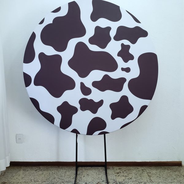 Suporte Redondo com Tecido Sublimado Mancha de Vaquinha (Locação) Suporte Redondo com Tecido Sublimado Mancha de Vaquinha (Locação)