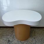 Mesa Cilindro G com Tampo Orgânico Branco (Locação)