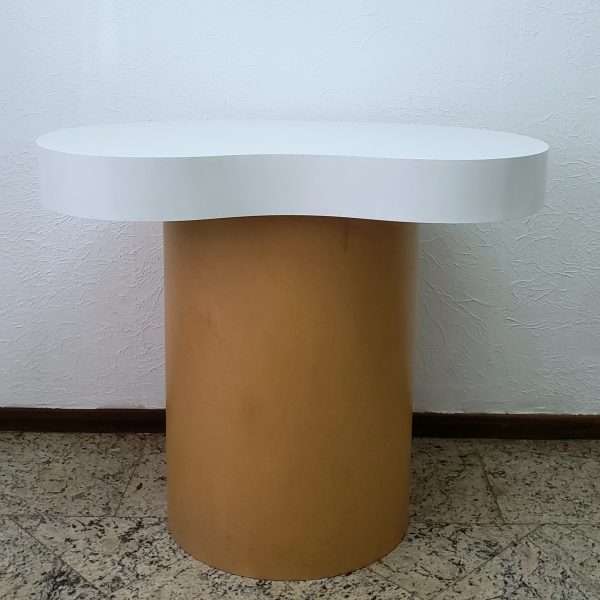 Mesa Cilindro G com Tampo Orgânico Branco (Locação) Mesa Cilindro G com Tampo Orgânico Branco (Locação)